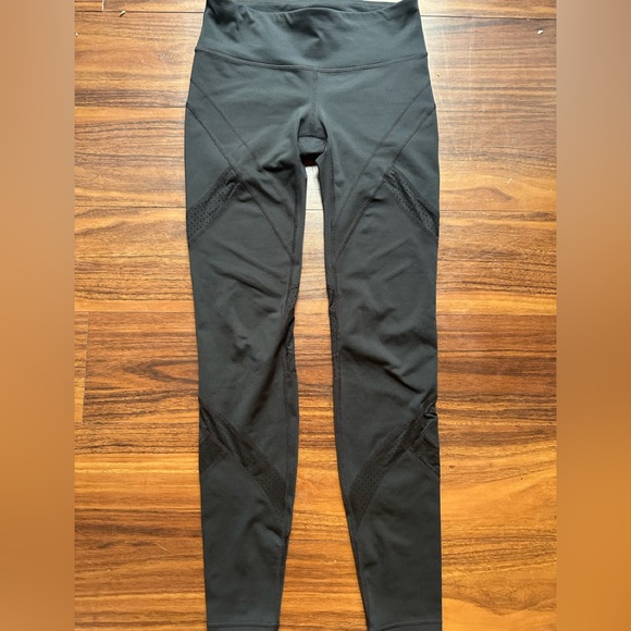 Gap Fit black workout leggings size XS back zip pocket - Picture 1 of 4